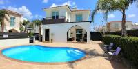 Oresti Villa with a pool - B&B Paralímni