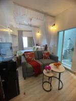 Apartment with Pool View