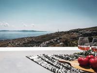 CHARMING 2BR Hilltop Serenity Suite, Lively Greek Village - B&B