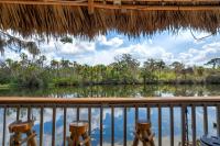 Riverside Hut Cozy Getaway w Tiki Hut & Grill - B&B