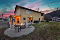 Honeybear Hideaways - Luxury Cozy Cabin with Theater, Game Room and Hot Tub - Ferienwohnung Pigeon Forge