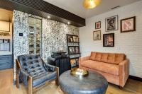 The Reed at The Louie Boutique Motel, Private Sauna! Walk to Everything! - Chambres d'hôtes Newport