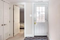 Explore Sights of Washington from Spacious Crib - B&B