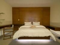 Skyluxe Designer Studio with rooftop Pool & Self Check In - B&B