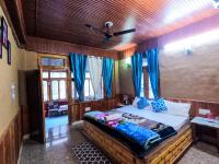 Deluxe Double Room (2 Adults + 1 Child)