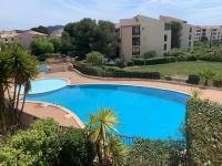 Studio "Un jardin d'azur" avec Piscine de mai à septembre - B&B Six-Fours-les-Plages