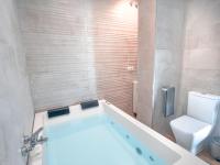Studio with Spa Bath