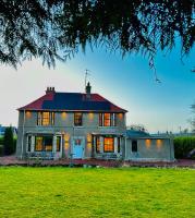 Red Roofs - 5BR Luxury - Large Gardens - EV Point - Near Edinburgh - B&B Newtongrange