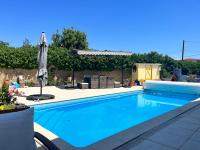 Winemaker’s House with pool near the sea - B&B Saint-Geniès-de-Fontedit