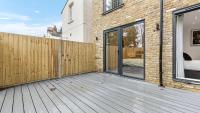 JD Apartments - Urban Retreat with Patio - B&B