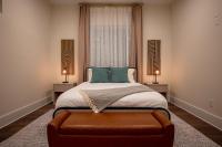 Modern Luxury 4BR HTX Home with Garage & Rooftop - B&B Houston