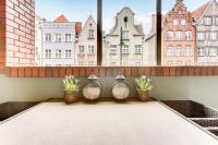 Deluxe Two-Bedroom Apartment with Balcony and City View (34)
