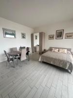COZY APARTMENT NEAR CITY LiFE - Chambres d'hôtes Milan
