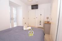 Affleck Stay 1 - SJA Stays - Modern 2 Bed Apartment - With Parking - B&B Aberdeen