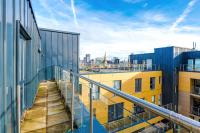 2 Bedroom Penthouse With Balcony By Host A Home - B&B