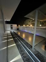 Hero House - Ferienwohnung Pooc