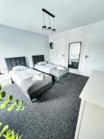 One-Bedroom Apartment with Balcony