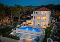 La Villa - BEACHFRONT - INFINITY POOL - NEW - Ferienwohnung Sutivan