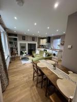 Charlton Old Farm Guesthouse - Bed and Breakfast