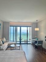 À La Carte High floor, luxury bay view - B&B