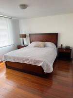Departamento junto a La Carolina - B&B Quito
