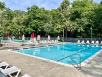 Luxurious Poconos Retreat - Hot Tub, Sauna, Games - B&B