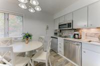 Gorgeous Chic Beach Front Condo 2775 - Bed and Breakfast Traverse City