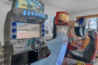 Honeybear Hideaways - Spacious 5BR Cabin with Hot Tub, Game Room & Theater - B&B