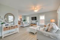 Walk to Shore: Multi-Deck Townhome in Kure Beach! - Bed and Breakfast Kure Beach