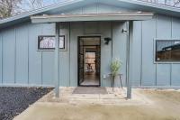 1BR Retreat - Private Patio and Huge Soaking Tub - Chambres d’hôtes