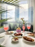Modern house across from Sinsa Garosu-gil, internet TV, parking available - B&B