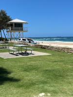 Caves Beach Holiday House - B&B Caves Beach