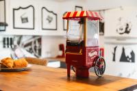 Cinéma Room - Salle vidéo projecteur - Netflix - B&B Chicheboville