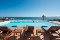 Villa Costa Roja con vistas al mar, piscinas, jacuzzi, mini golf y pádel en Montaña Roja - Chambres d'hôtes Playa Blanca