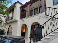 Perfectly located Pico Robertson 3 bedroom apartment Walk to restaurants WIFI TV Game Console Parking 5 minutes to Rodeo Drive - B&B Los Angeles