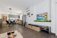 Lovely Penthouse in ST Paul's by Homely - Ferienwohnung St Paul's Bay