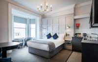 Studio with Scenic Marina Views - B&B