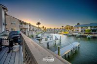 The Salty Seahorse Pet-Friendly Canal Retreat w Grill & Deck - B&B Rockport