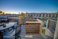 The Salty Seahorse Pet-Friendly Canal Retreat w Grill & Deck - B&B Rockport
