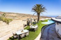 Apartamentos y Estudios Oasis Tenerife Rentals con Piscina climatizada y Cocina exterior - Chambres d’hôtes