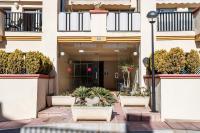 2 Estudios en La Romana Playa, uno con vista parcial mar y otro vista a la piscina - Chambres d'hôtes Marbella