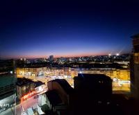 Gorgeous Apartment with City View in the City Center - Chambres d'hôtes Pristina
