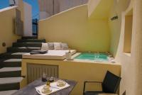 Kasteli Pyrgos Santorini Artemis - Chambres d’hôtes