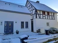 Haus Burg, Ferienhaus - Bed and Breakfast Bongard