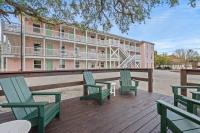 TreeHouse Lodge Walk to Beach Pet-Friendly 302 - B&B Myrtle Beach