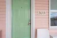 TreeHouse Lodge Walk to Beach Pet-Friendly 303 - B&B Myrtle Beach