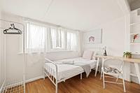 Pleasant Single Room - Prime Location in Carlton with Dining Next Door - Shared Bathroom - B&B