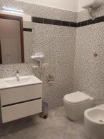 Camera privata con bagno interno - B&B Fiumicino