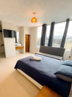 Double or Twin Room with Mountain View