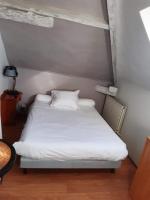 Camera Matrimoniale con Bagno in Comune 